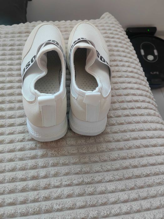 Продавам сникърси