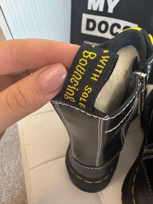 Vand bocanci Dr.Martens!