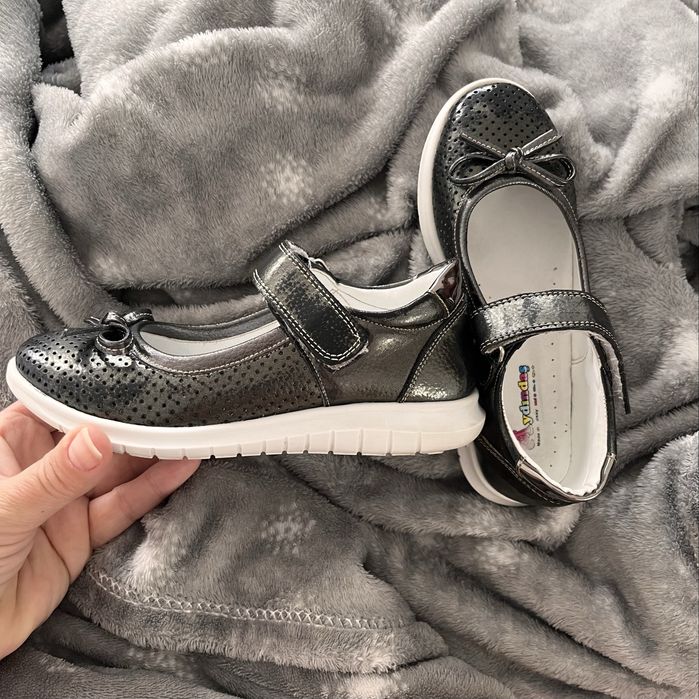 Детскинобувки с ортопедична подметка