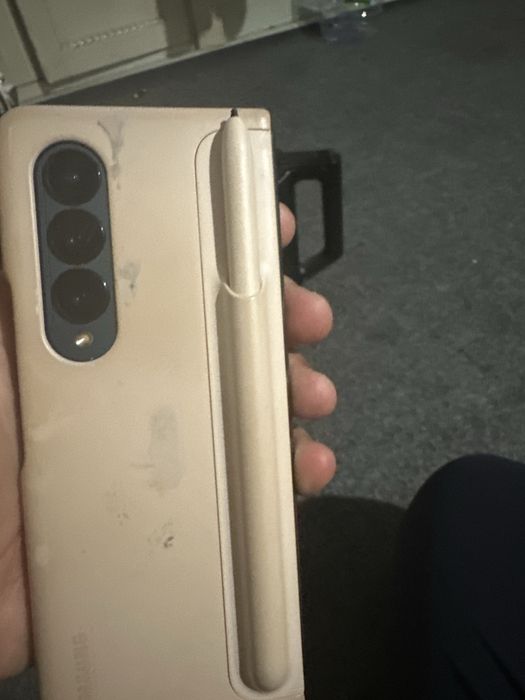 Samsung Z fold4 ichki ekran ishlamaydi hamma malumot pasda qarang