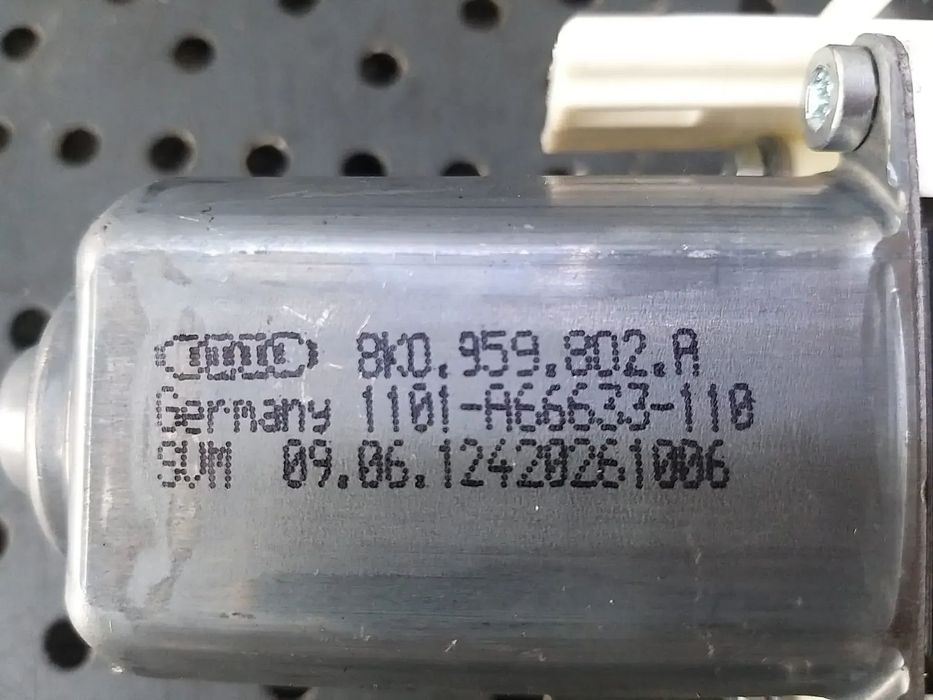Motoras macara dreapta fata audi a4 b8 8k 8k0959802a 1101a66633110