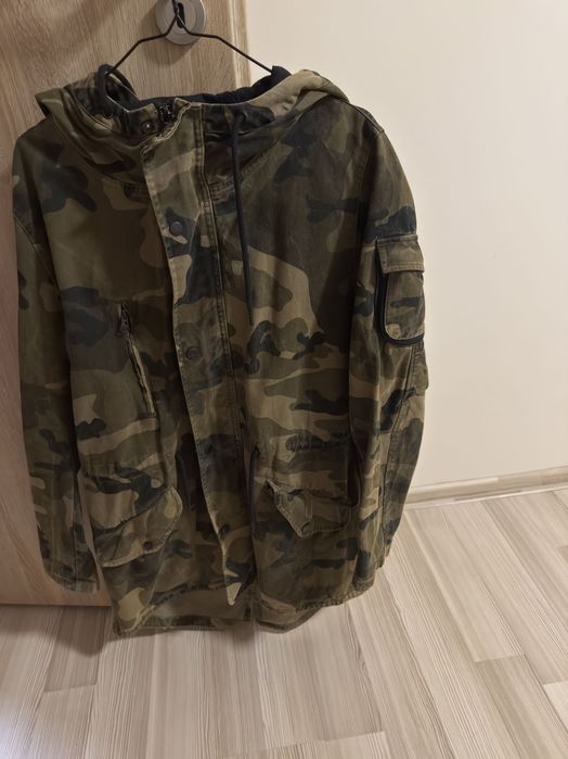 Дълго камуфлажно яке - Bershka / M