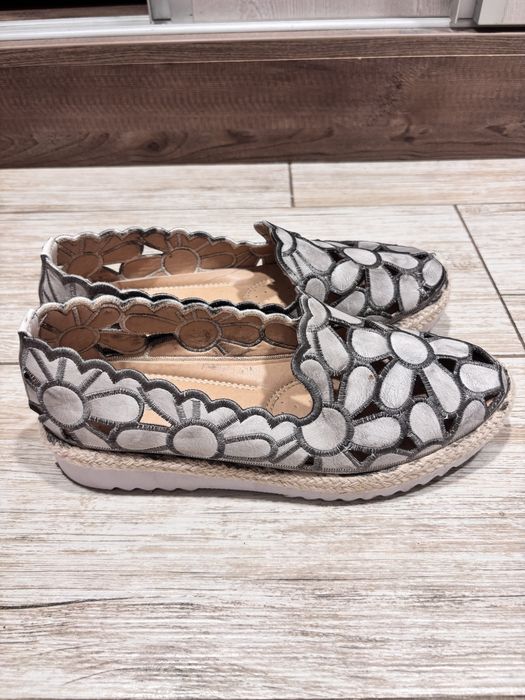 Стилни дамски обувки – платформи + елегантни обувки на ток.