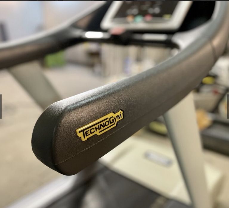 Bandă de alergare profesională Technogym Run Excite 500