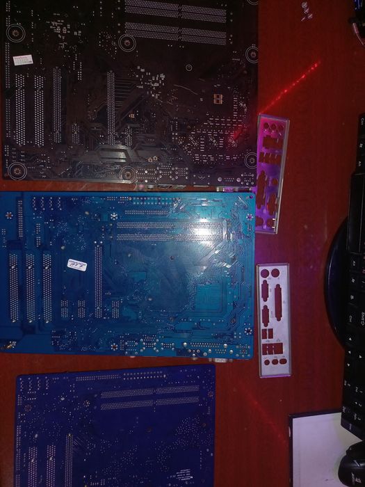 Комплект + мать. + проц. + кулер + озу
• Чипсет Intel P45
•