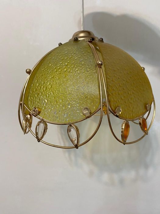 Продам люстры  1 рожковые  в количестве двух штук для кухни в отличном