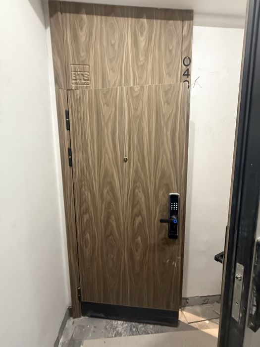 Продается входной дверь новая