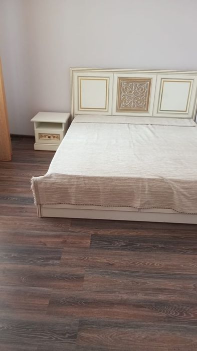 Продам спальный гарнитур.