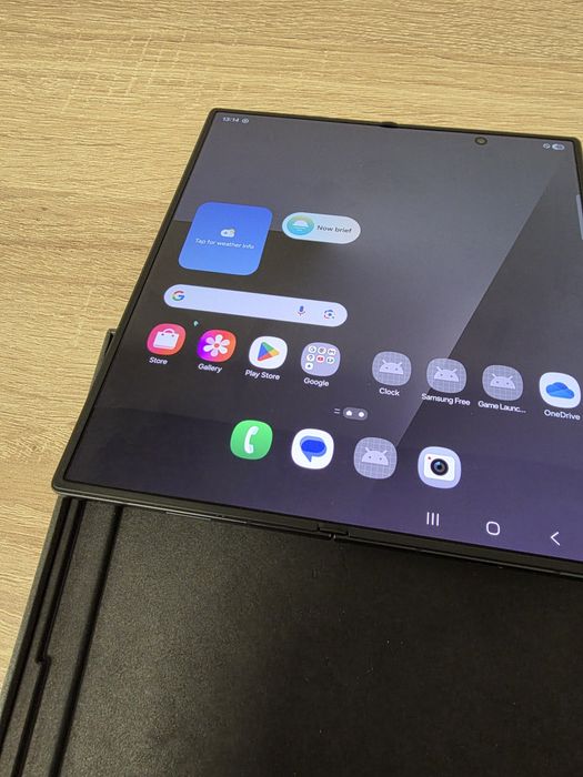 Vand Samsung Z fold 7 1 tb cu 16 gb ram cu pixel ecran