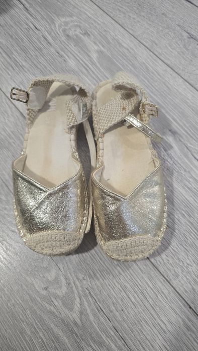 Сандалики за момиче Zara