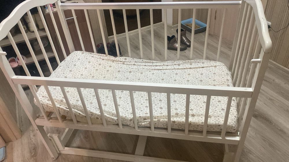 Срочно отдам детскую кроватку