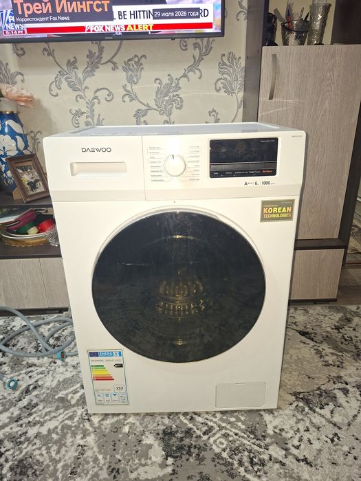 Срочно продаётся стиральная машинка Daewoo корейская 3 года гарантия.