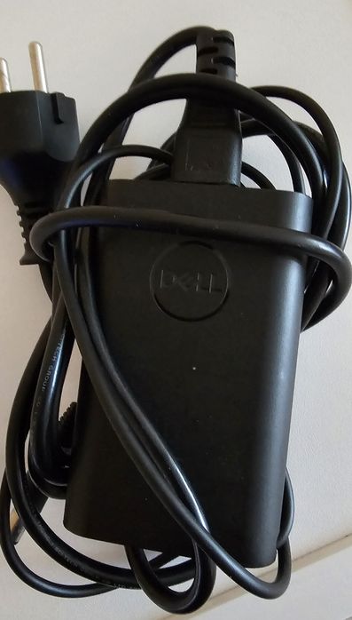 Продавам лаптоп  Dell 5590 32MB RAM 256 GB