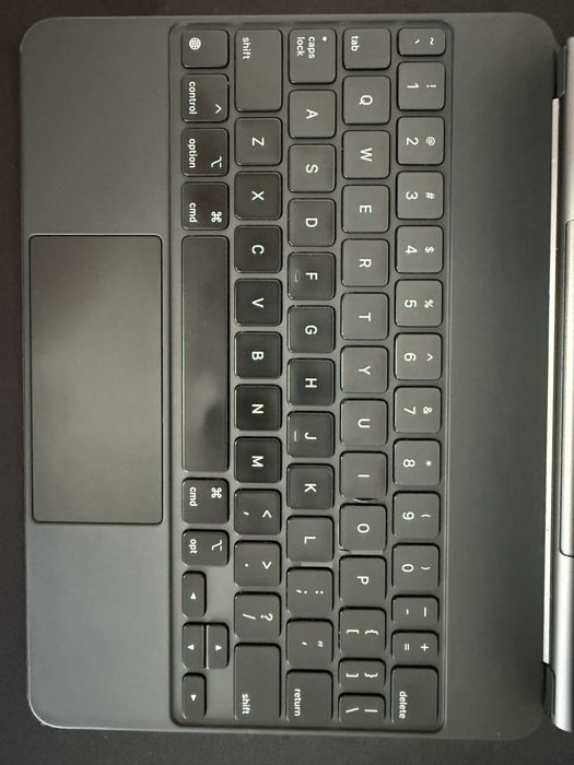 Apple iPad Air Gen. 4 + tastatura Magic Keyboard