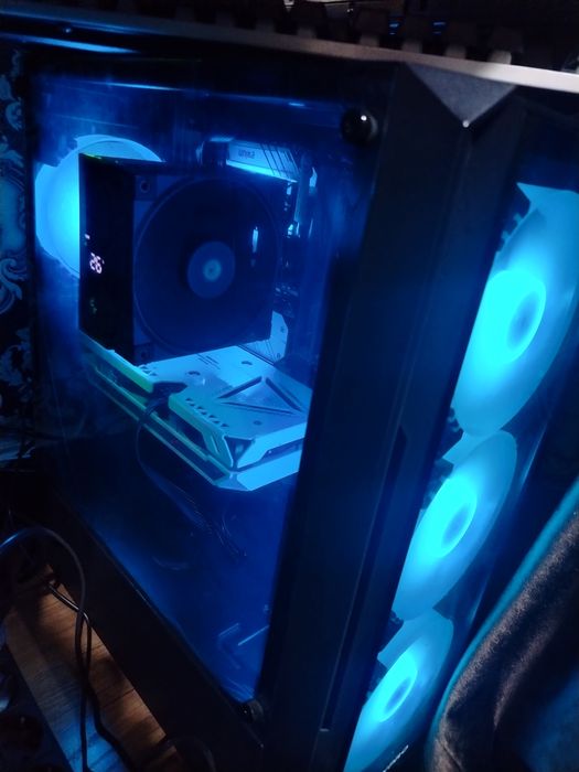 Комп срочно сотилади янги холатда