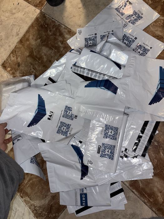 150 pungi plastic plicuri cu inchidere lipici pentru impachetare sau pentru curier noi