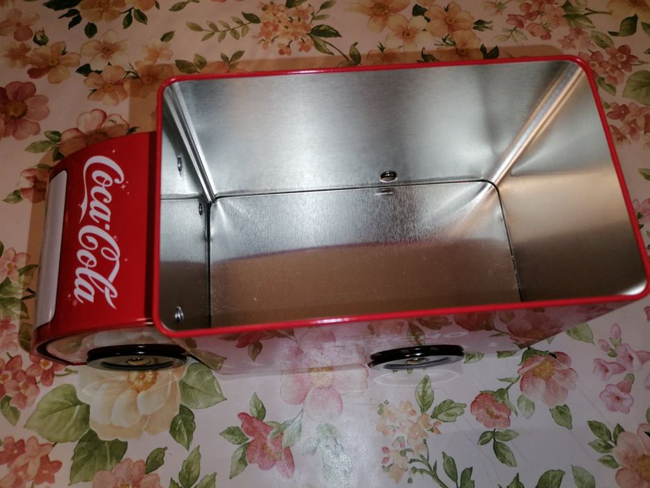 Метални кутии на Coca Cola