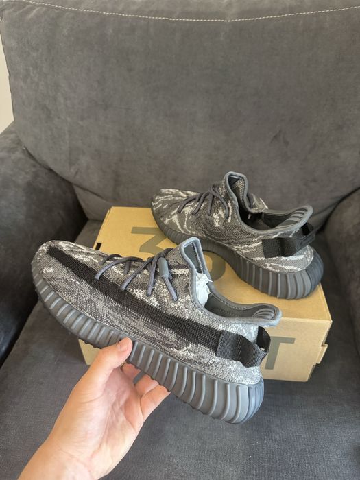 Yezzy 350v2 Dark Salt