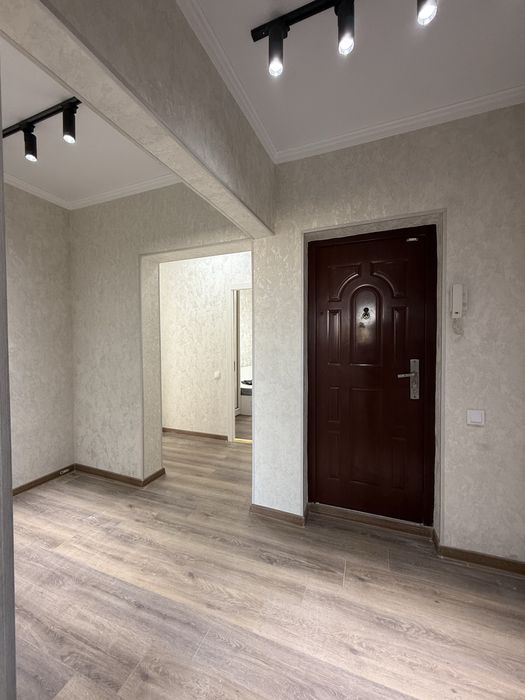 Продам  3 ком  Ц-2  Алайский ринок