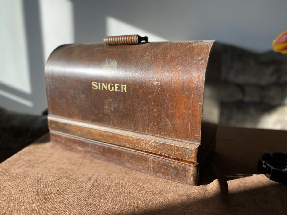 Антична шевна машина Singer