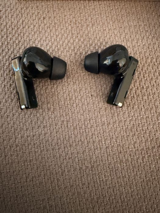 Casti Huawei FreeBuds Pro- functioneaza doar casca dreapta!!!