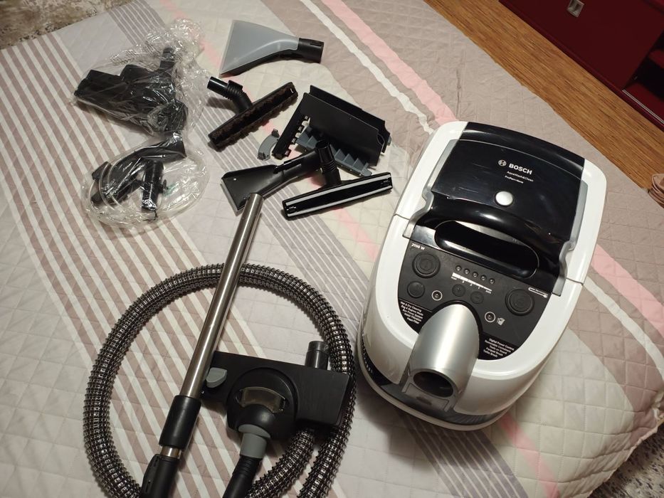 Прахосмукачка за сухо и мокро почистване  BOSCH BWD421PRO