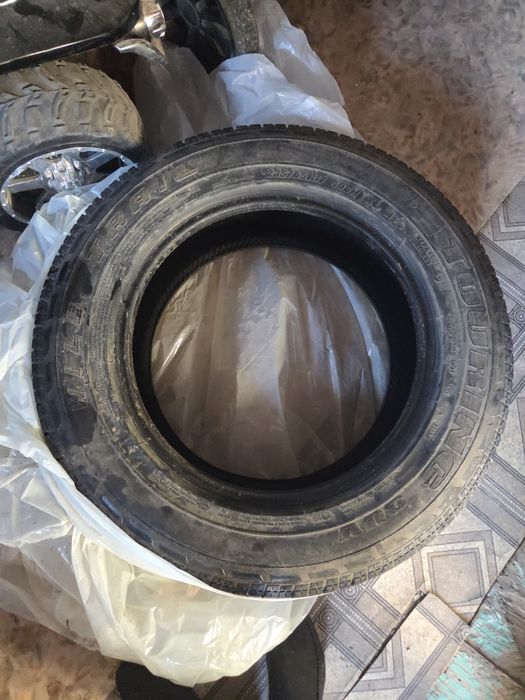 Продам шины 235/65/17