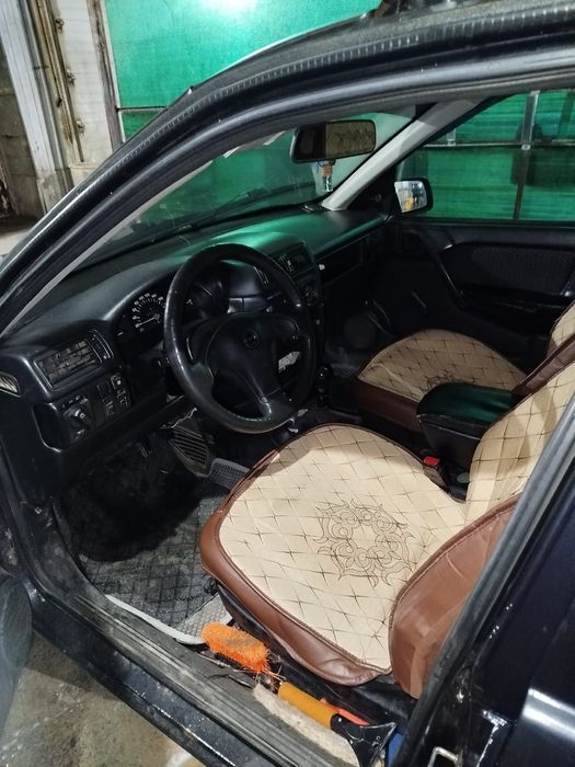 Продам Опель вектра 1.8