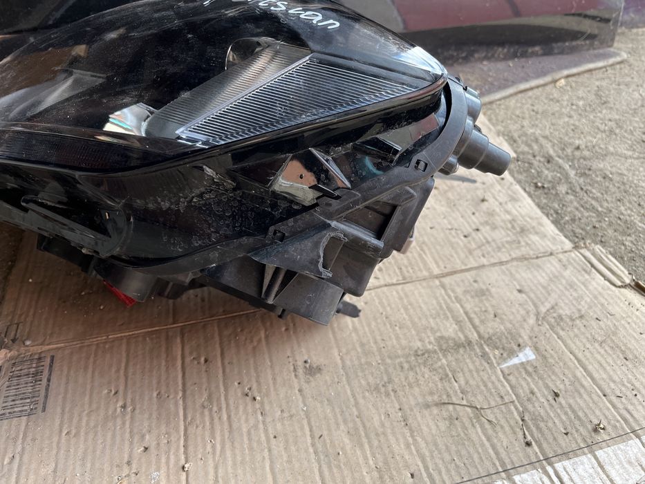 Ляв фар за Фолксваген VW Sportsvan