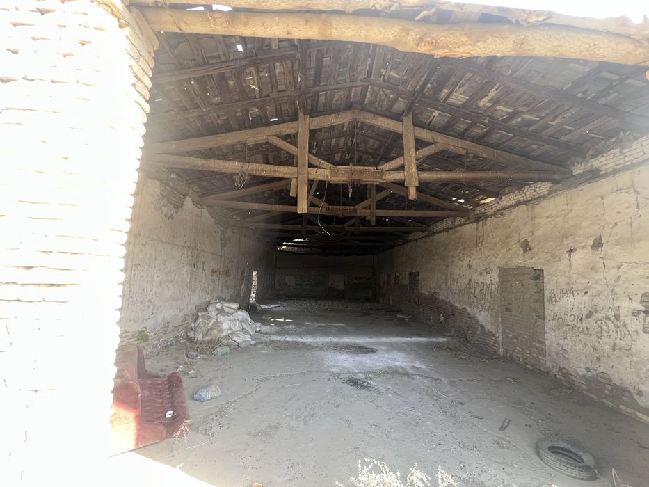 20 сотихли турар жой бинолари билан бирга сотилади