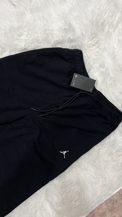 Черные штаны Jordan