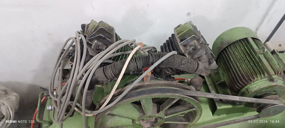 Kompressor 360/220 ideal holatda