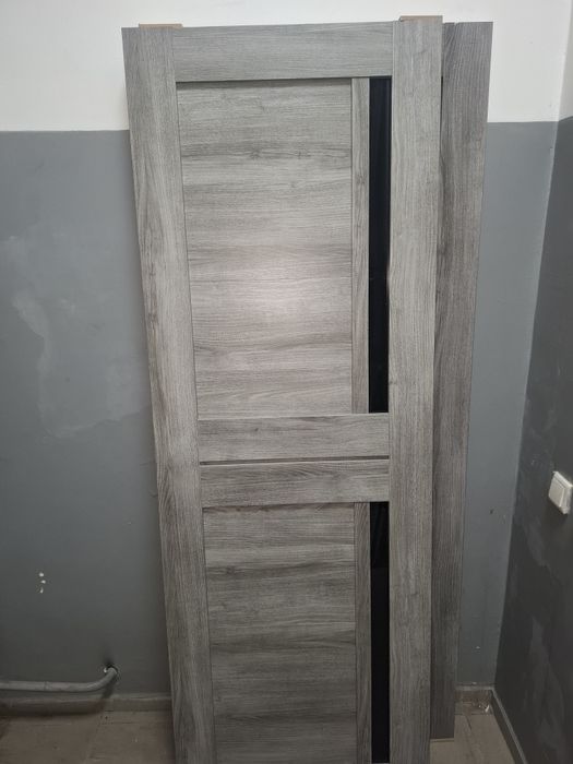 продам две двери 70 см