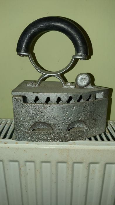 Fier de calcat cu carbuni