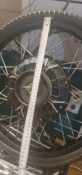 Vând roata bicicleta