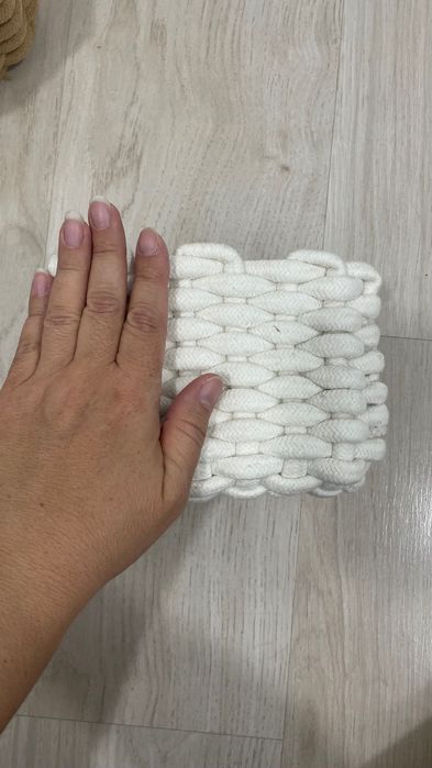 Вязаная корзинка для мелочей