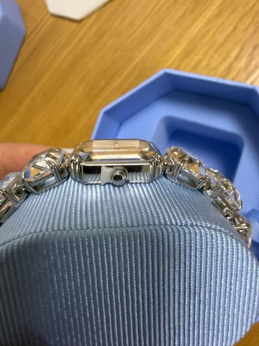 Vând Ceas Swarorovski Millenia
Ceasul este nou nefolosit vine