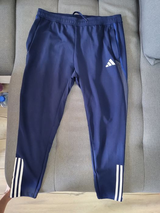 Чисто нов оригинален мъжки екип Adidas