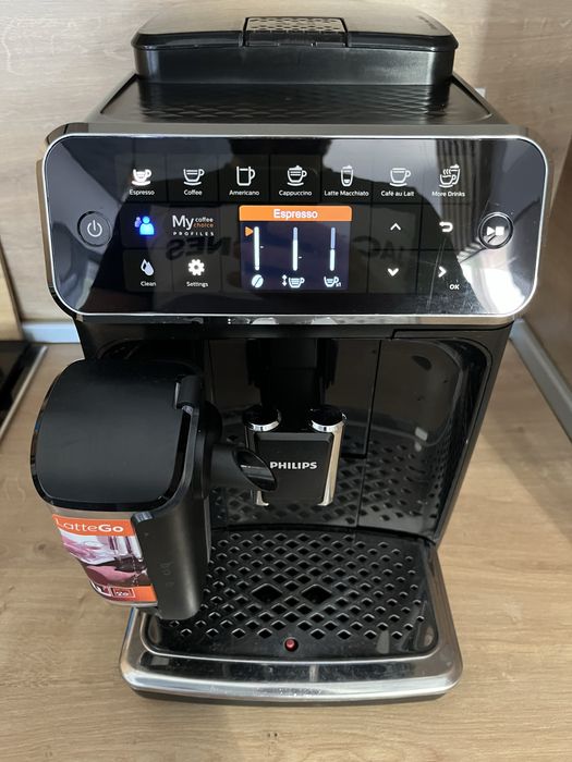 Автоматична кафемашина Philips EP4341 LatteGo