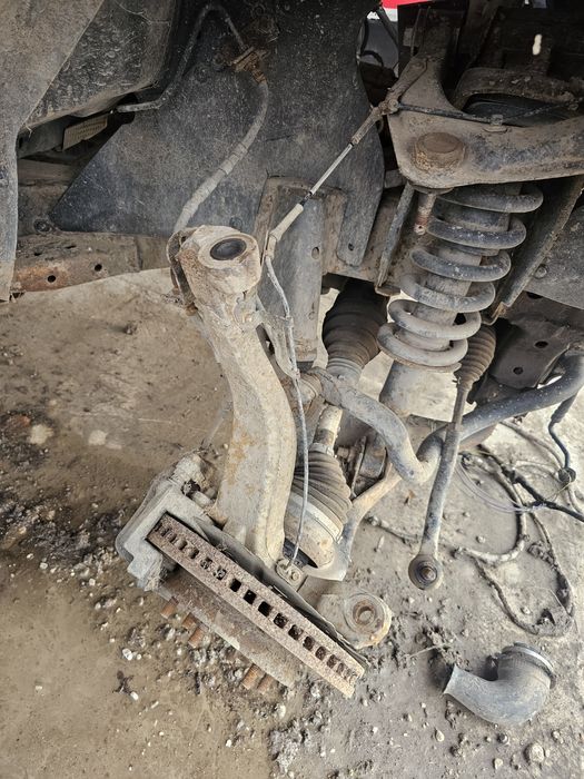 Fuzeta dreapta stânga fata Ford Ranger III 2.2 TDCi 2011 - 2015 Manual