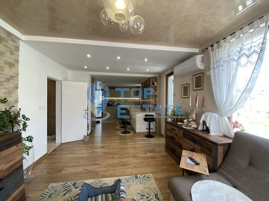 Продава се Тристаен апартамент в Велико Търново, Център - 220 кв.м за 1091 €/кв.м - Снимка #2