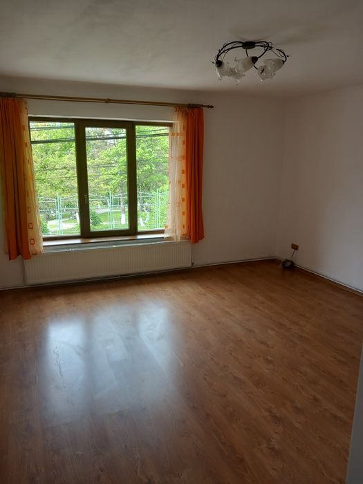 Dau in inchirie de casa spațiu pentru firma