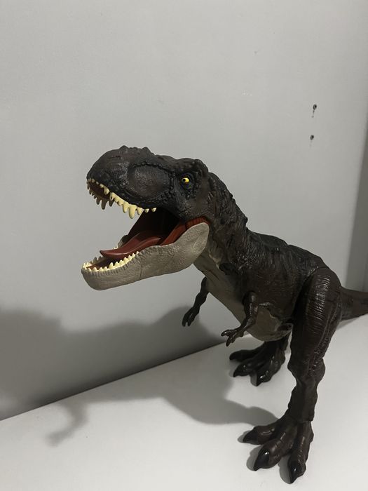 Jurassic World Dominion Super Colossal Tyrannosaurus Rex Action Figure