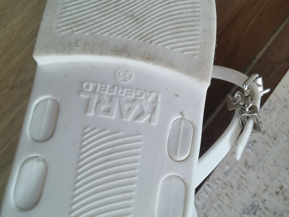 Сандали Karl LAGERFELD