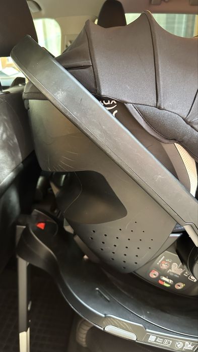 Scoica Britax Römer Baby Safe Pro si Isofix Vario Base