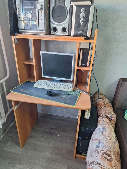 Стол компьютерный