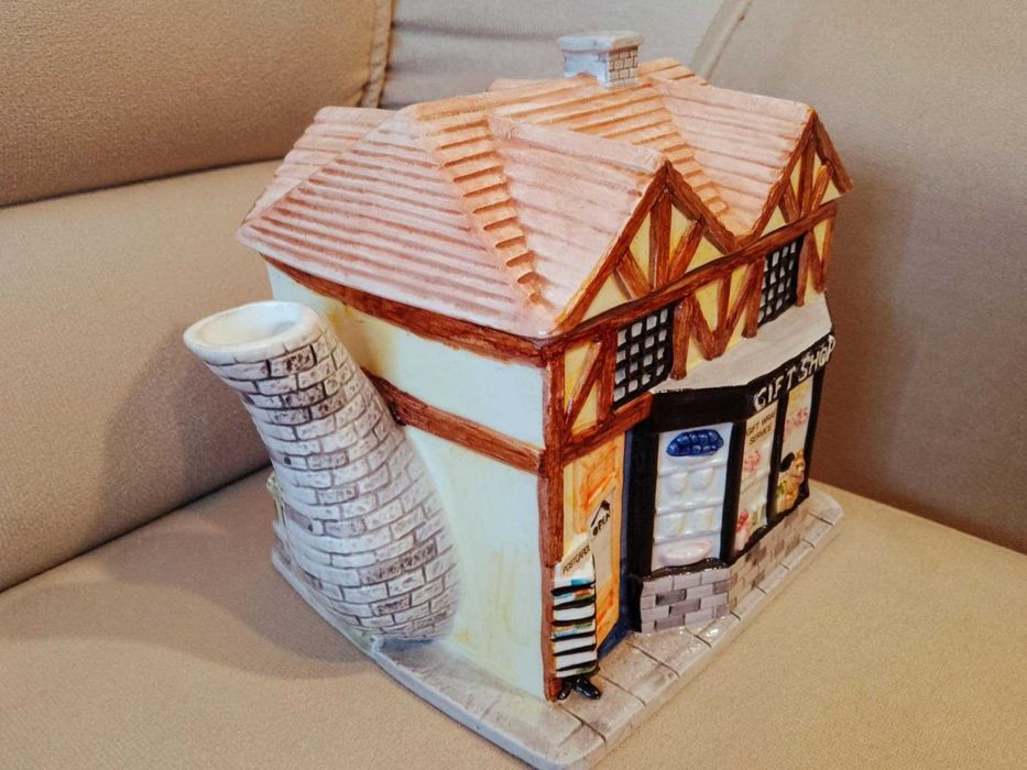 Порцеланов чайник "Магазин за подаръци"