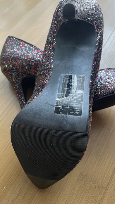 Дамски брокатени обувки