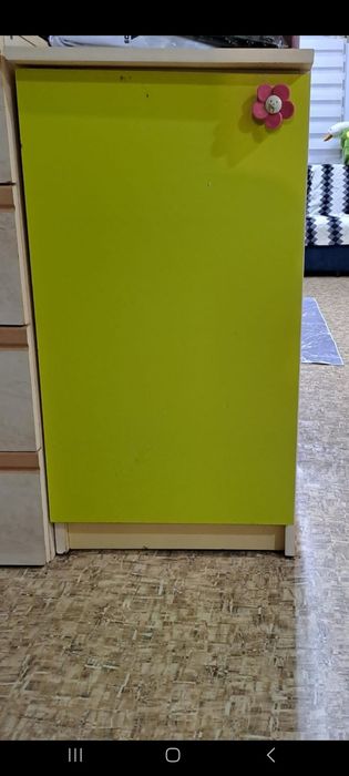 Продам детский гарнитур.кровать комод..