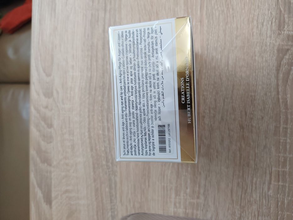 Crema pentru ochi de la Sisleya